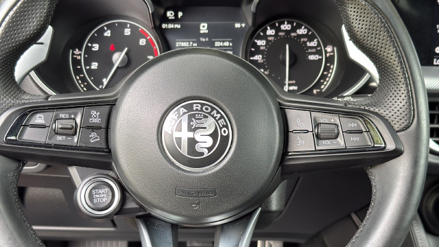 Used 2023 Alfa Romeo Stelvio Veloce AWD/4WD image 18