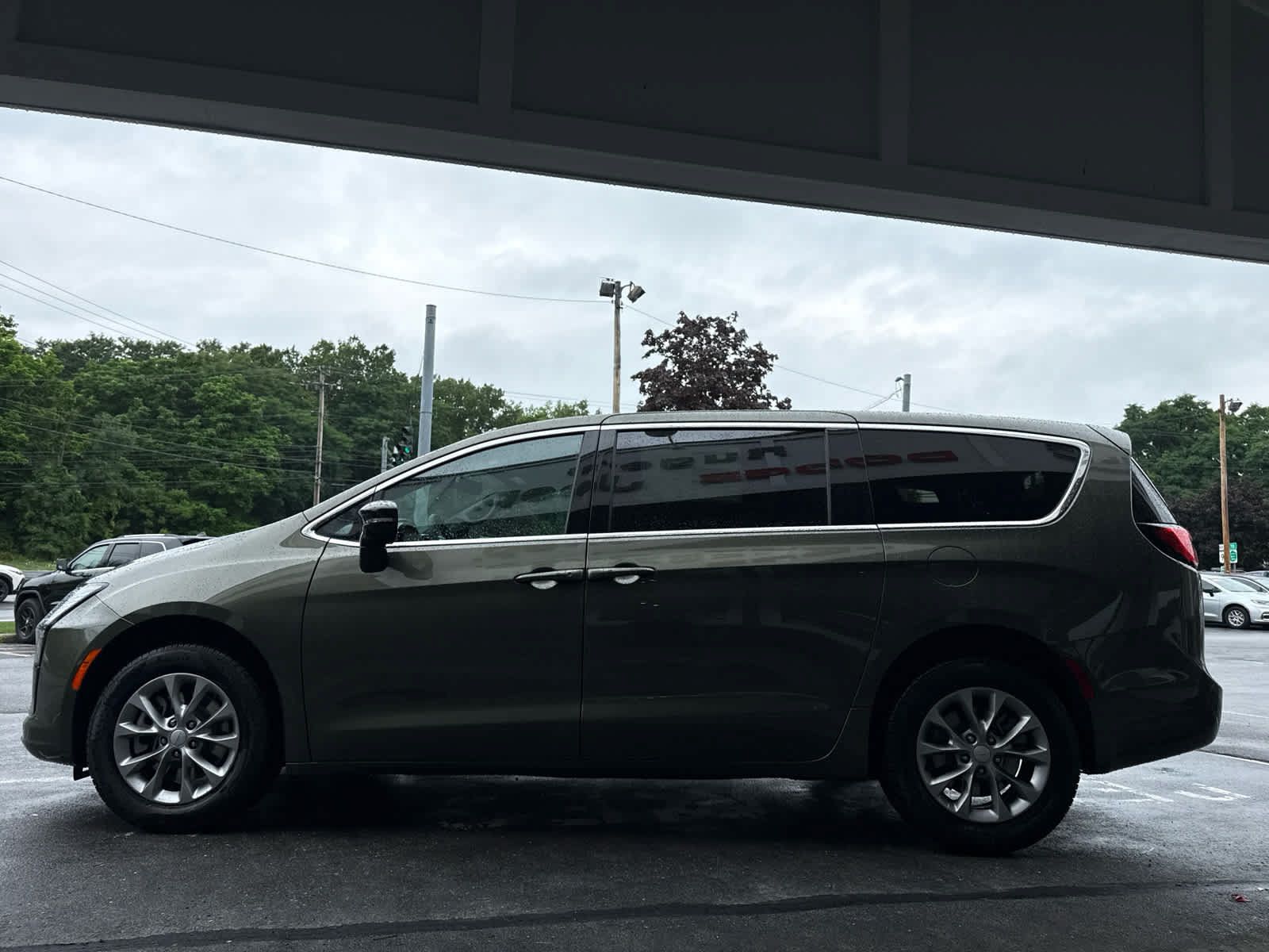 New 2027 Chrysler Pacifica Select AWD/4WD image 5