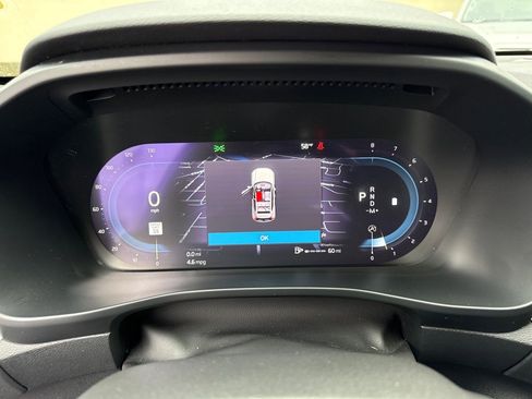 Used 2023 Volvo XC40 B5 Core image 31