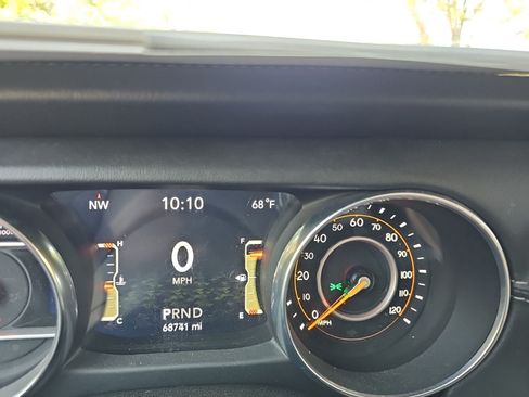 Used 2019 Jeep Wrangler Unlimited Sahara AWD/4WD image 22