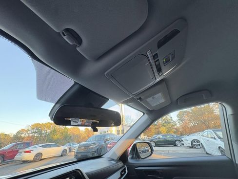 Used 2020 Toyota Highlander L image 38