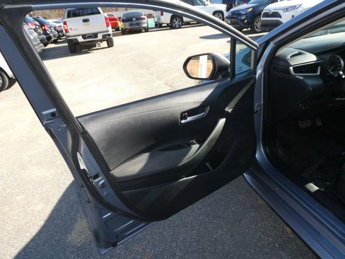 Used 2021 Toyota Corolla LE image 11