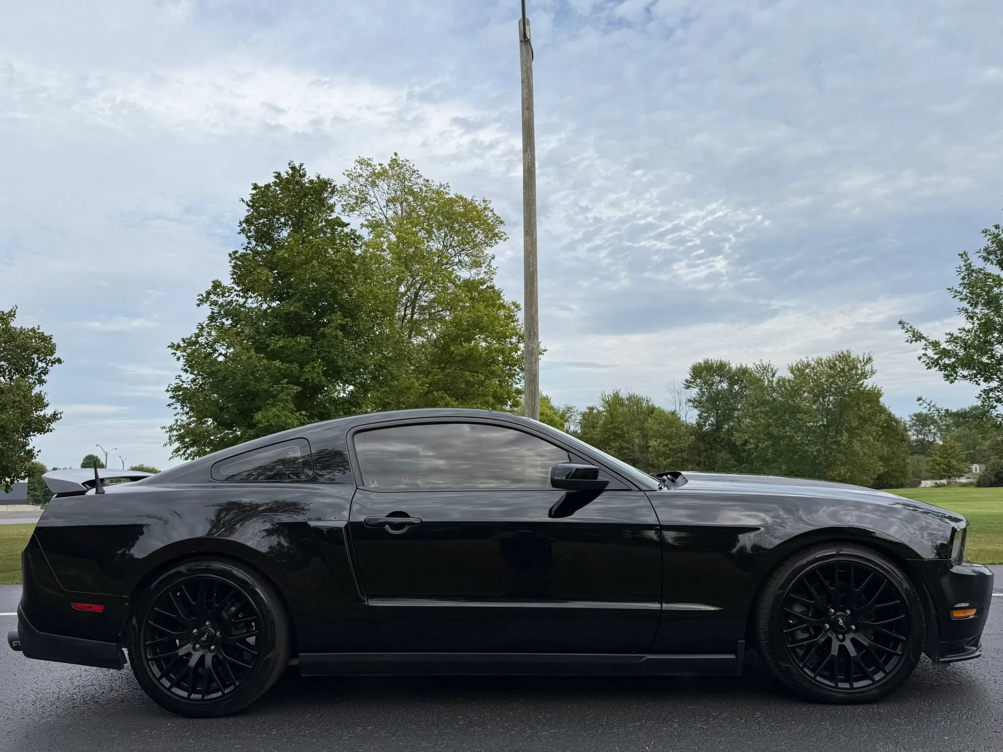 Used 2012 Ford Mustang GT Premium RWD image 7