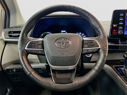 Used 2021 Toyota Sienna LE image 20