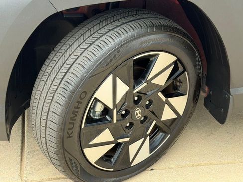 Used 2025 Hyundai Kona SEL image 9