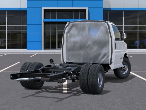 New 2026 Chevrolet Express 3500 w/ Power Convenience Package RWD image 4