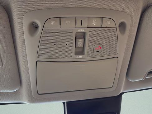 Used 2020 Nissan Rogue SL w/ Premium Package image 33