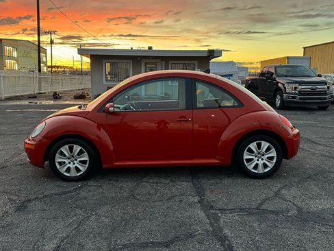 Used 2010 Volkswagen Beetle Coupe image 5