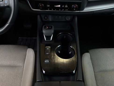 Used 2025 Nissan Rogue SV FWD image 15