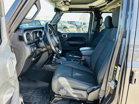 Used 2020 Jeep Wrangler Unlimited Sport S image 3