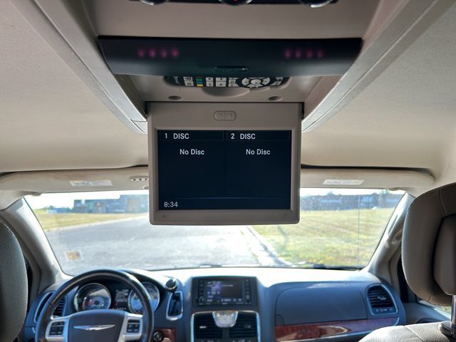 Used 2015 Chrysler Town & Country Touring-L w/ Driver Convenience Group FWD image 20