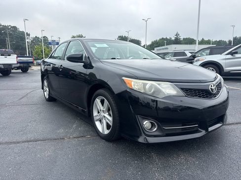 Used 2012 Toyota Camry SE FWD image 4