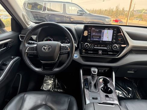 Used 2021 Toyota Highlander Limited image 20