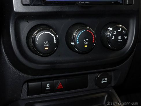 Used 2017 Jeep Patriot Sport FWD image 19