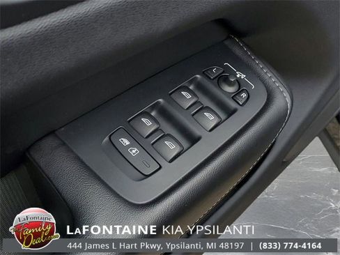 Used 2022 Volvo XC60 B6 Inscription w/ Protection Package Premier image 17