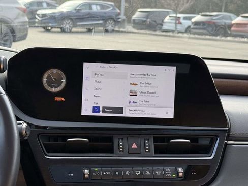 Used 2023 Lexus ES 350 Premium image 10