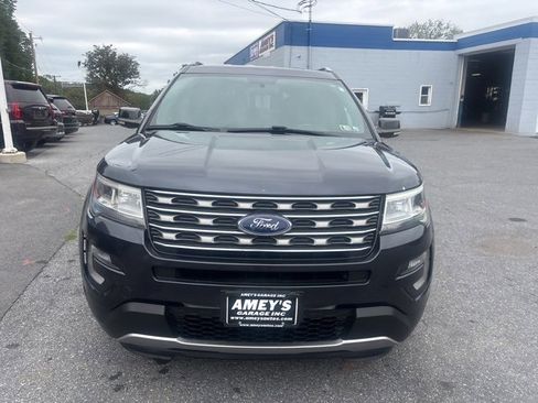 Used 2017 Ford Explorer XLT image 2
