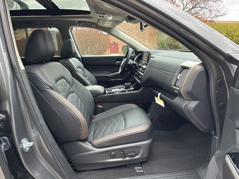 Certified 2025 Nissan Pathfinder Platinum w/ Cargo Package image 24