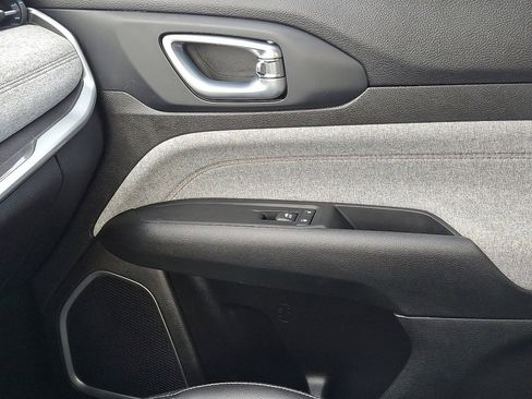 Certified 2022 Jeep Compass Latitude image 30