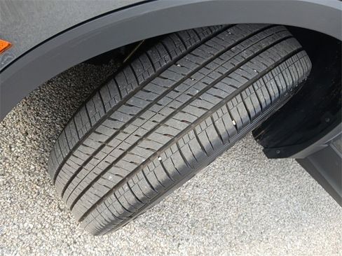 Used 2024 Volkswagen Tiguan SE w/ Panoramic Sunroof Package image 10