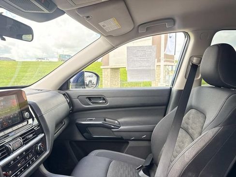 Used 2025 Nissan Pathfinder SV FWD image 22