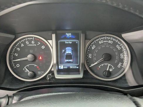 Used 2022 Toyota Tacoma SR5 AWD/4WD image 11