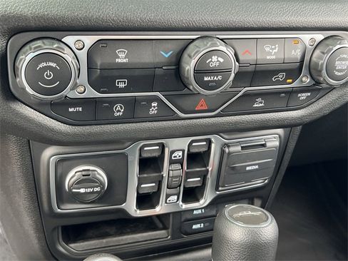 New 2025 Jeep Gladiator Sport image 25