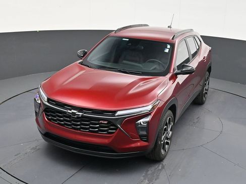 Used 2024 Chevrolet Trax RS FWD image 19