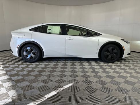 New 2026 Toyota Prius SE image 7