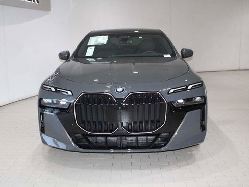 Used 2026 BMW 750e xDrive image 10