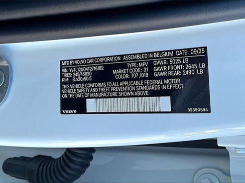 New 2026 Volvo XC40 B5 Ultra w/ Climate Package image 8