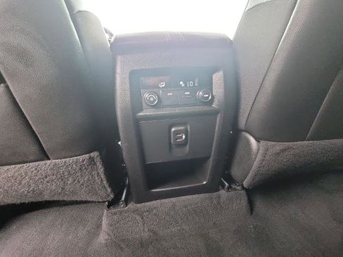 Used 2021 Chevrolet Traverse LT FWD image 20