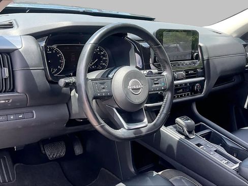 Used 2024 Nissan Pathfinder SL w/ Lighting Package (N92) FWD image 17
