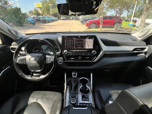 Used 2021 Toyota Highlander Platinum AWD/4WD image 11