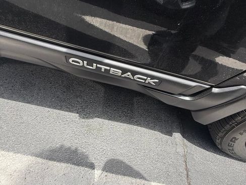 Used 2018 Subaru Outback 3.6R Limited AWD/4WD image 5