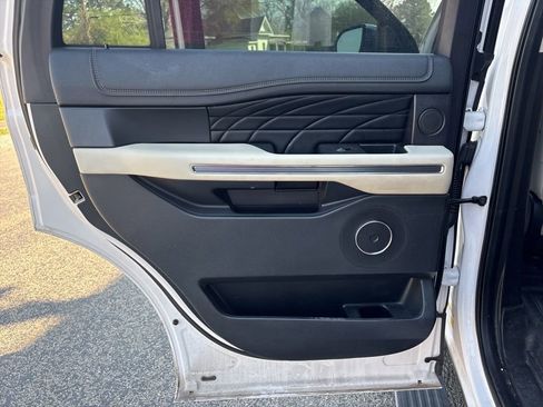 Used 2019 Ford Expedition Platinum image 19