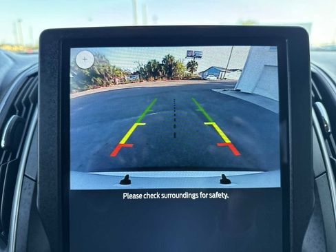 Used 2023 Ford Edge SE image 26