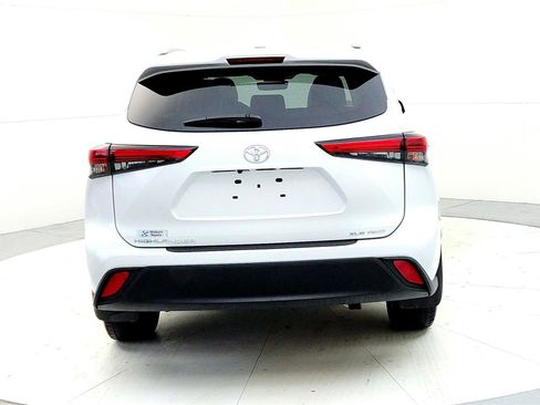 Used 2022 Toyota Highlander XLE image 5