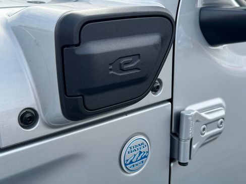 Used 2023 Jeep Wrangler Unlimited Sahara w/ Cold Weather Group image 10