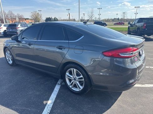 Used 2018 Ford Fusion SE w/ Fusion SE Technology Package FWD image 7