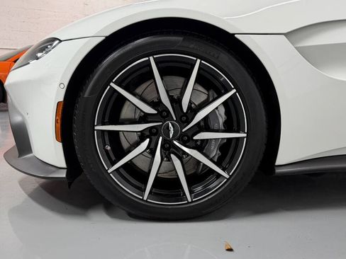 Used 2019 Aston Martin V8 Vantage Coupe RWD image 34