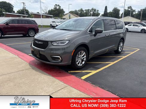 Used 2023 Chrysler Pacifica Touring-L AWD/4WD image 1