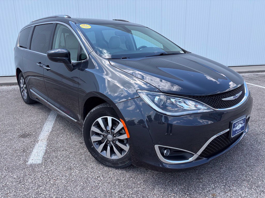 Used 2020 Chrysler Pacifica Touring-L Plus FWD image 10