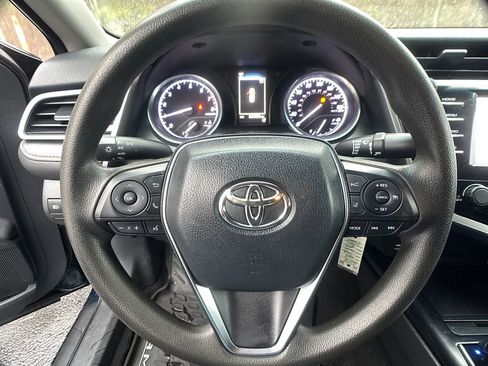 Used 2018 Toyota Camry LE image 14
