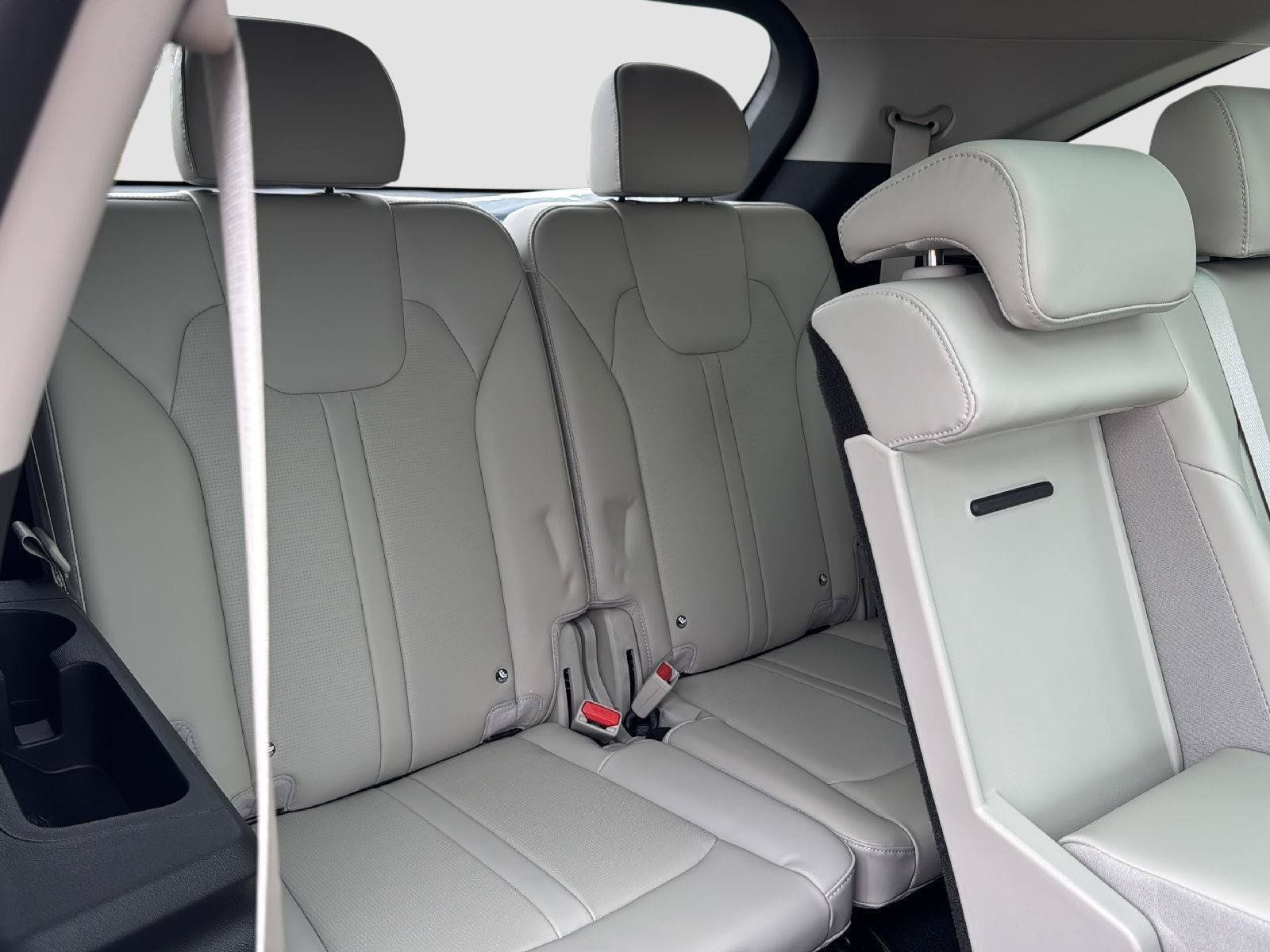 Used 2025 Kia Sorento S w/ Panoramic Sunroof Package FWD image 39