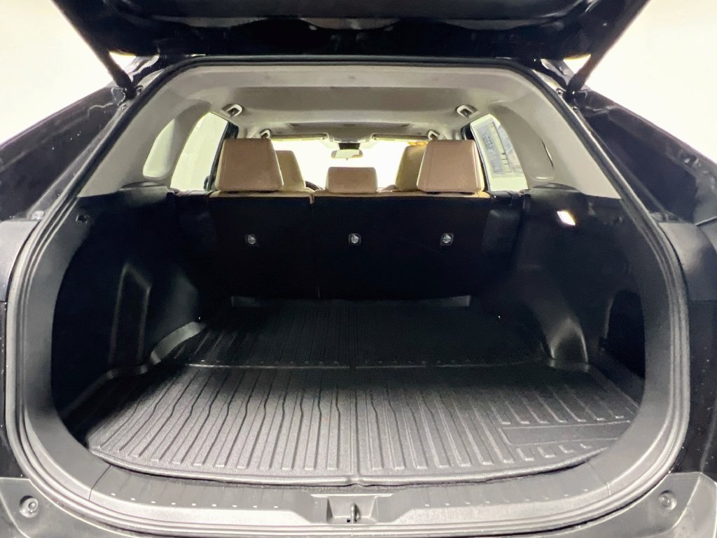 Used 2025 Toyota RAV4 XLE Premium FWD image 32