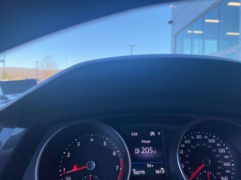 Used 2018 Volkswagen Tiguan S image 16