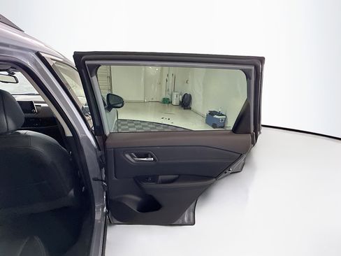 Used 2023 Nissan Rogue SL image 30