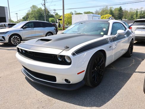 Used 2019 Dodge Challenger R/T Scat Pack w/ T/A Package RWD image 3