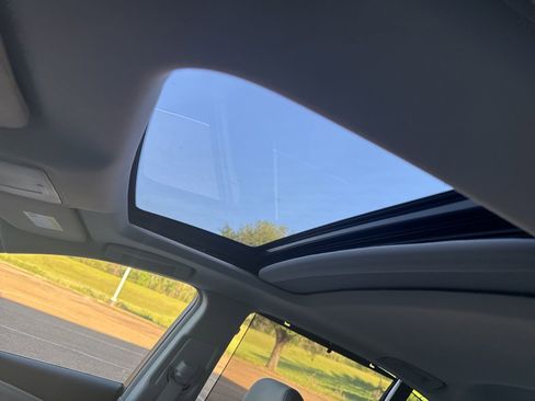 Used 2016 Acura RLX Sport Hybrid w/ Advance Pkg image 19